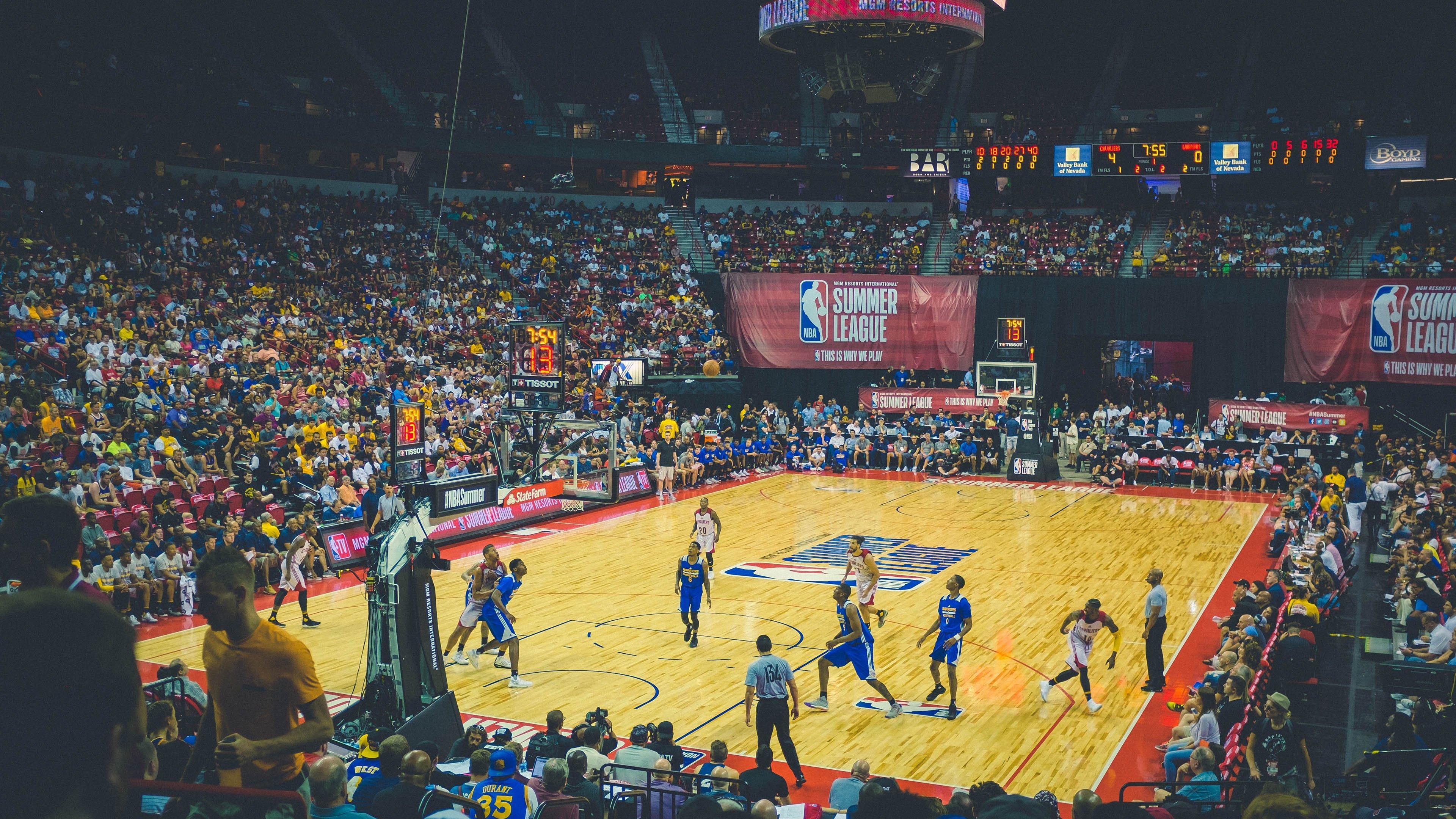 字母哥赛后谈调整，篮球不是一个人的表演，我们必须团结一致