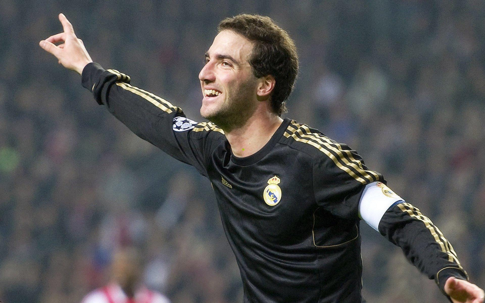 转战沙迦再集结 国足冲击12强赛关键阶段 有队员坦言，感觉比回家还快